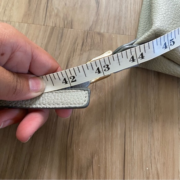 A New Day | Light Gray Crossbody Bag with Adjustable Strap - Picture 16 of 16